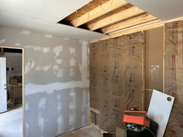 Unfinished office space (second bed).